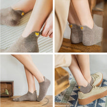 Laden Sie das Bild in den Galerie-Viewer, 10 Pairs Women's Golden Fox Embroidered Cotton Ankle Socks