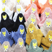 Laden Sie das Bild in den Galerie-Viewer, 10 Pairs Women's Golden Fox Embroidered Cotton Ankle Socks