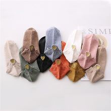 Laden Sie das Bild in den Galerie-Viewer, 10pairs Women's Gold Embroidered Heart Ankle Cotton Socks