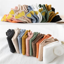 Laden Sie das Bild in den Galerie-Viewer, 10pairs Women's Gold Embroidered Heart Ankle Cotton Socks