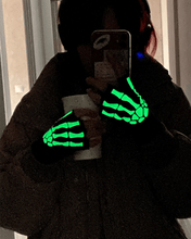 Laden Sie das Bild in den Galerie-Viewer, 2 Pairs Halloween Skeleton Skull Half Finger Gloves