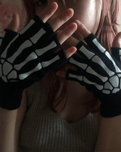Laden Sie das Bild in den Galerie-Viewer, 2 Pairs Halloween Skeleton Skull Half Finger Gloves