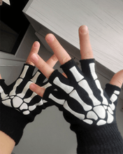 Laden Sie das Bild in den Galerie-Viewer, 2 Pairs Halloween Skeleton Skull Half Finger Gloves