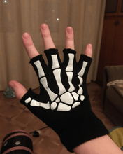 Laden Sie das Bild in den Galerie-Viewer, 2 Pairs Halloween Skeleton Skull Half Finger Gloves