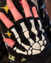 Laden Sie das Bild in den Galerie-Viewer, 2 Pairs Halloween Skeleton Skull Half Finger Gloves