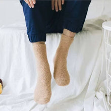 Laden Sie das Bild in den Galerie-Viewer, 3 Pairs Winter Warm Fluffy Socks