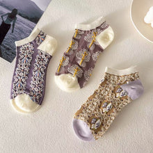 Laden Sie das Bild in den Galerie-Viewer, 8 Pairs Women's Floral Socks Ankle Socks