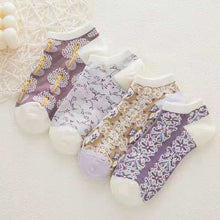 Laden Sie das Bild in den Galerie-Viewer, 8 Pairs Women's Floral Socks Ankle Socks