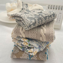 Laden Sie das Bild in den Galerie-Viewer, 8 Pairs Women's Floral Socks Ankle Socks