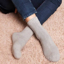 Laden Sie das Bild in den Galerie-Viewer, 5 Pairs Winter Warm Socks Wool Socks
