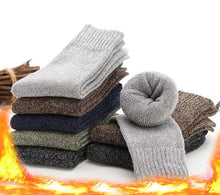 Carica l&#39;immagine nel visualizzatore Galleria, 5 Pairs Wool Socks Mens Warm Winter Socks Wool Hiking Socks
