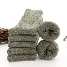 Carica l&#39;immagine nel visualizzatore Galleria, 5 Pairs Wool Socks Mens Warm Winter Socks Wool Hiking Socks
