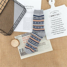 Charger l&#39;image dans la visionneuse de la galerie, 5-Pairs Wool Socks Winter Warm Cozy Athletic Socks Long Socks
