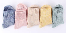 Laden Sie das Bild in den Galerie-Viewer, classic wool socks hosiery
