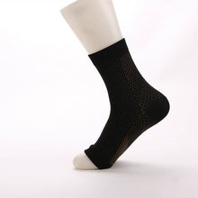 Laden Sie das Bild in den Galerie-Viewer, 5pair Compression Socks  Copper Infused Magnetic Foot Support
