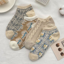 Carica l&#39;immagine nel visualizzatore Galleria, 8 Pairs Women&#39;s Floral Socks Ankle Socks
